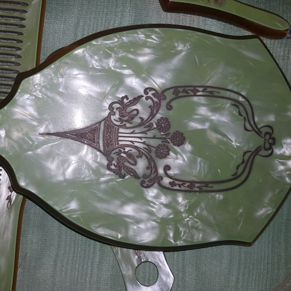 Vintage Travel Vanity Set Suitcase set. - Picture 7 of 8